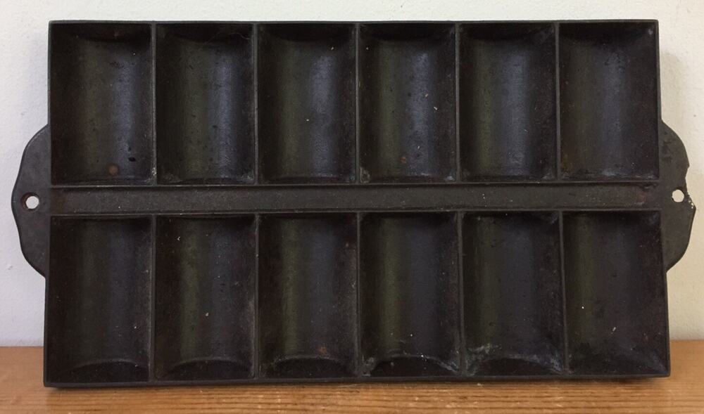Vtg Primitive Cast Iron Loaf Mold Baking Muffin Cake Cornbread Stick Pan 13.25"